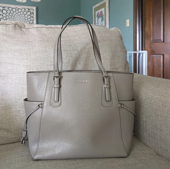 Michael Kors Voyager East West Crossgrain Leather Tote - Picture 2 of 11